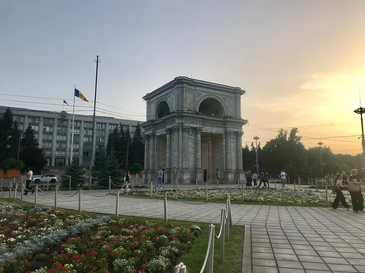 De Triomfboog op het Grote Nationale Vergaderingsplein in Chișinău